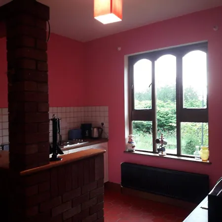 Spacious Private 6 Bedroom 1 Km To Dogs Welcome Casa de Férias