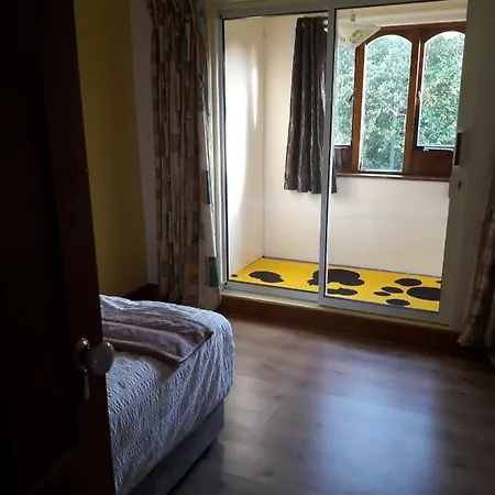 Spacious Private 6 Bedroom 1 Km To Dogs Welcome Falcarragh