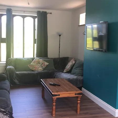 Spacious Private 6 Bedroom 1 Km To Dogs Welcome Casa de Férias